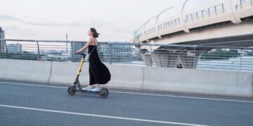 patinete eléctrico en el transporte público